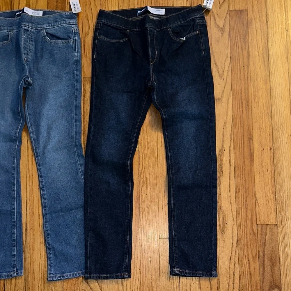 Old Navy girls pull on Slim Jeans in Light and Dark Blue